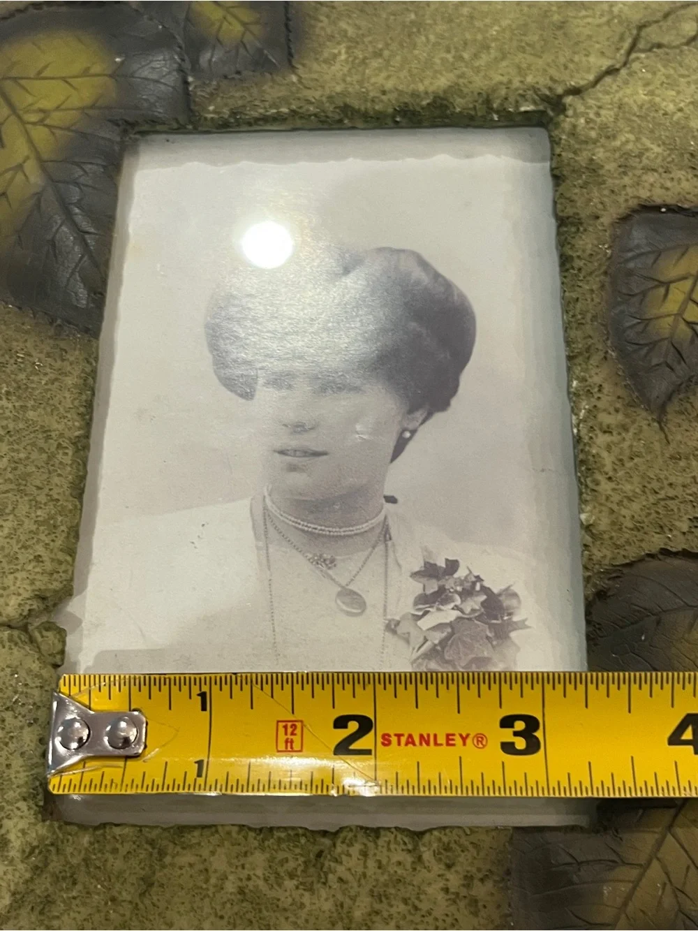 Vintage botanical style green Leaf Accent Photo Frame. GUC!